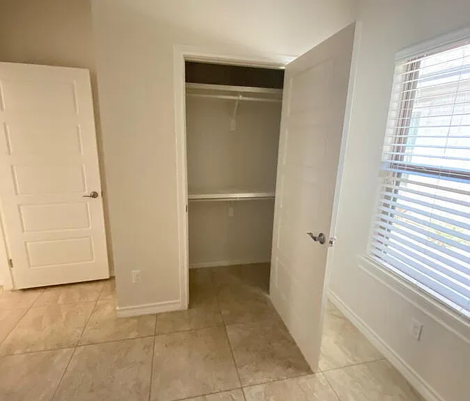 1013 E La Cantera Ave #3 — Photo 6