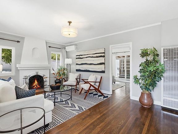 4th image of 3606 Florida St