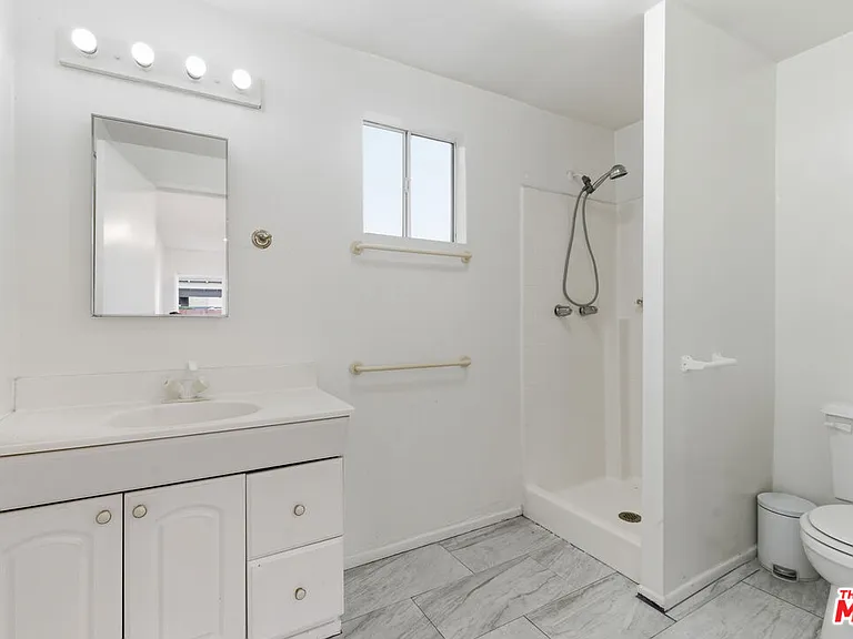 12811 Cumpston St — Photo 41