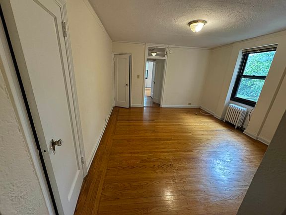 2nd image of 2733 Netherland Ave #4G