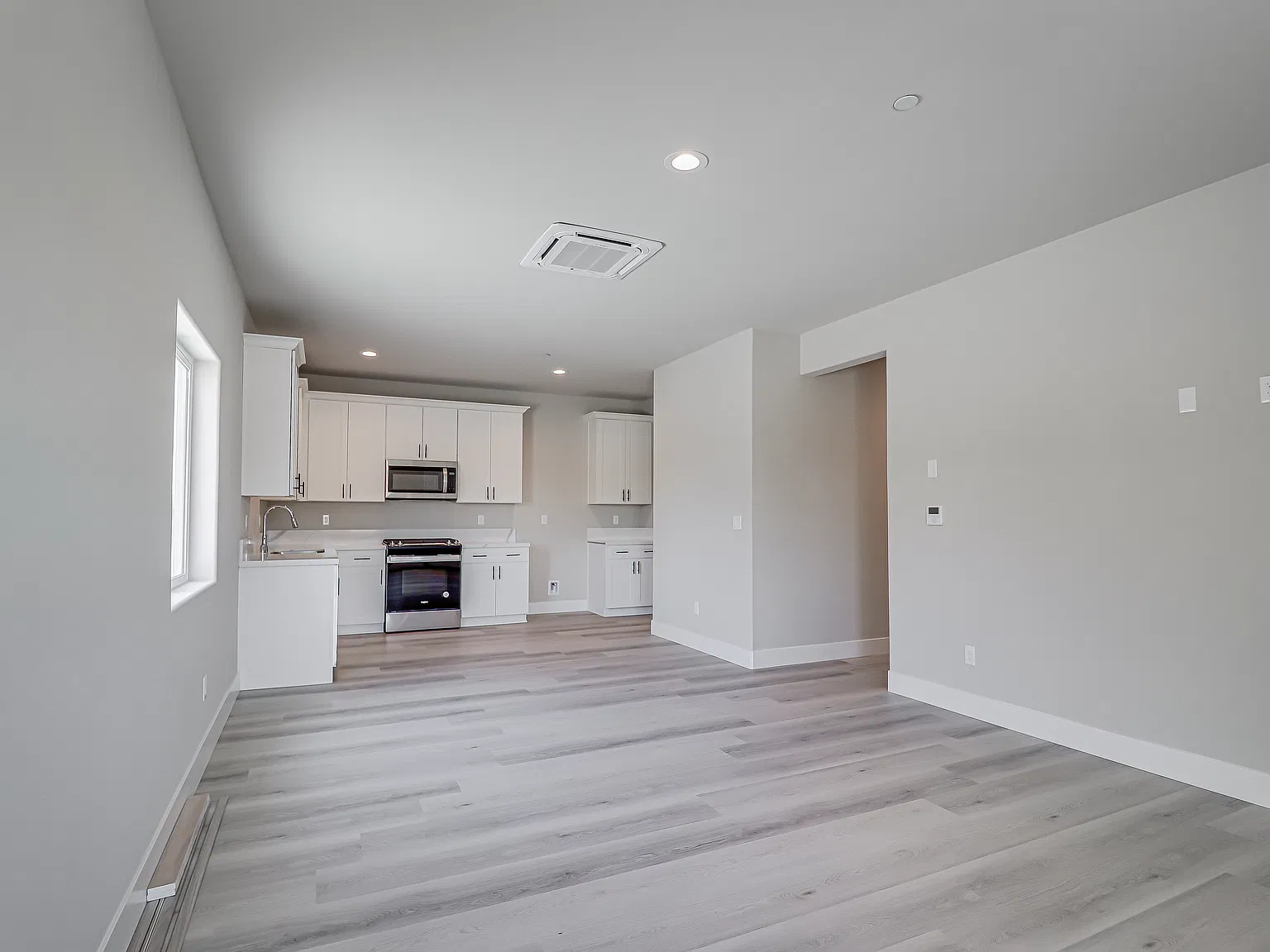 3 bed, 1129 sqft, $1,995 — Photo 4