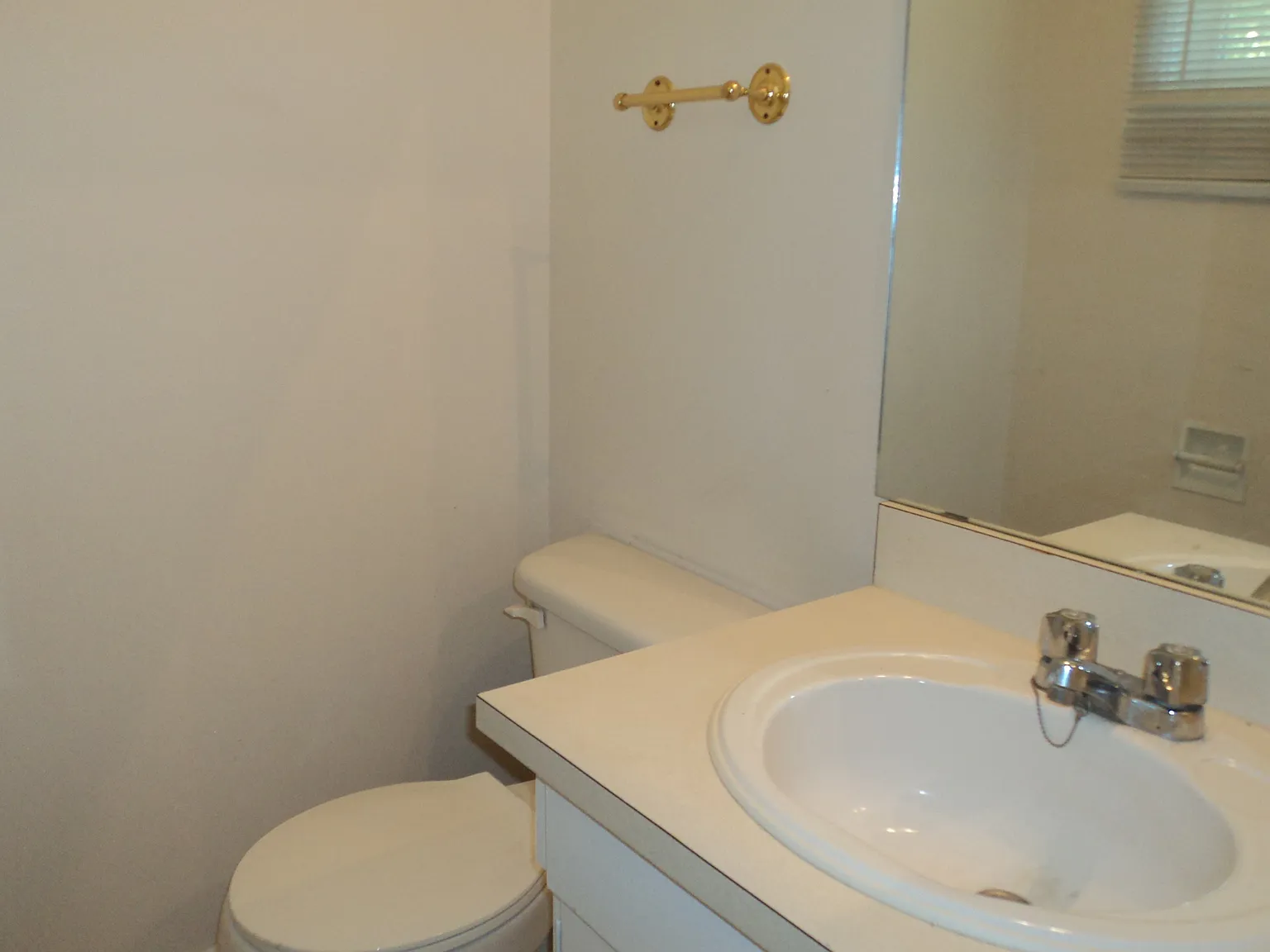 3 bed, 1.5 bath, 1120 sqft, $1,995 — Photo 2