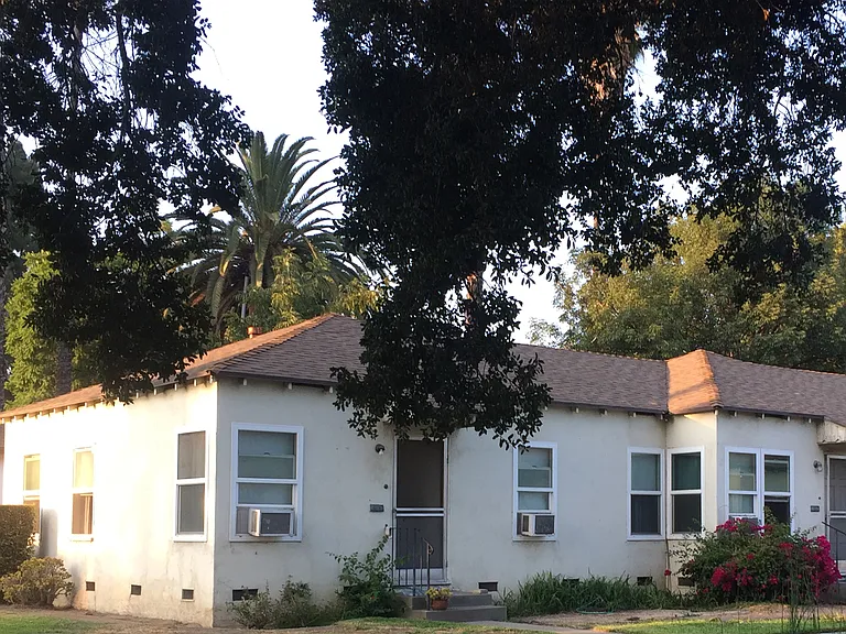 S Chapel Ave — Photo 1