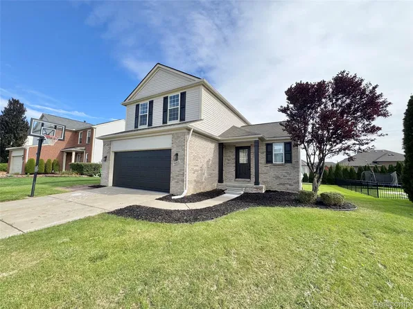 56602 Winding Creek Dr, Macomb, MI 48042