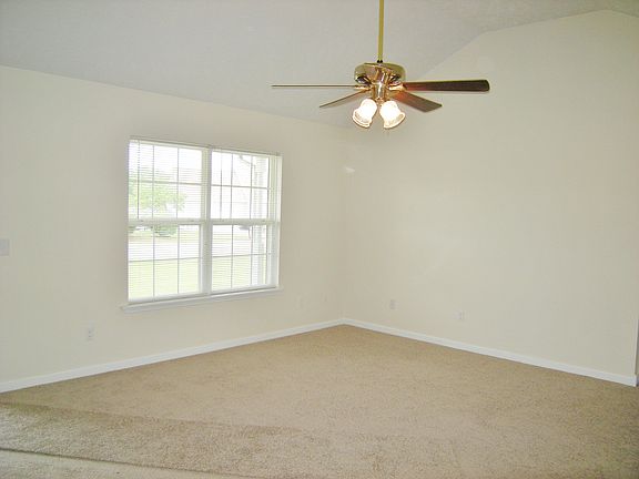 3rd image of 118 Ivanhoe Ct