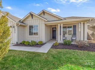 5825 W Daphne Dr, Meridian, ID 83646