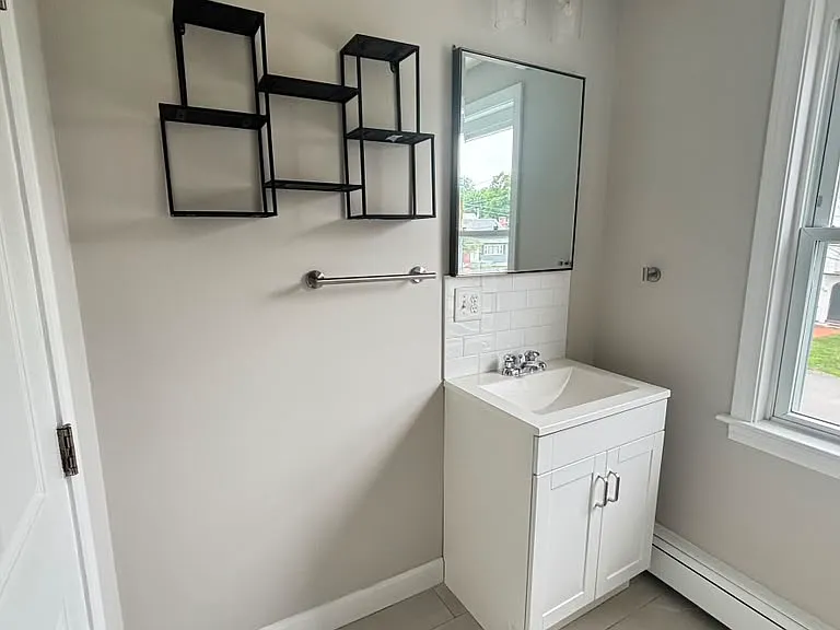 29 Newton Pl #B — Photo 13