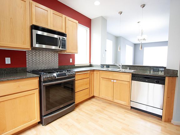 Granite countertops, gas stove with countertop seating
