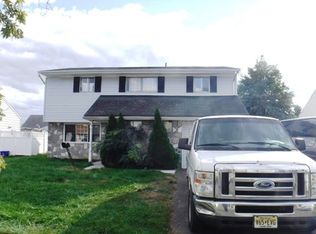83 Tennyson St, Carteret, NJ 07008