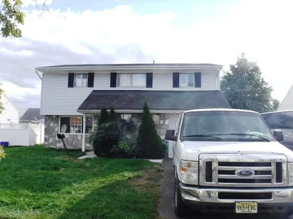 83 Tennyson St, Carteret, NJ 07008