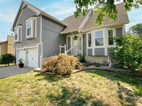 2nd image of 1009 SE Talonia Dr