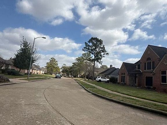 5th image of 15039 Vistamont Dr