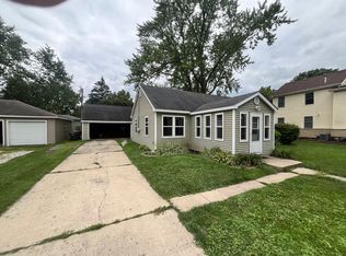 412 W Corning Ave, Peotone, IL 60468