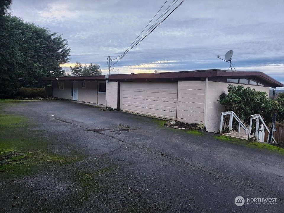 2nd image of 2102 5th Street SE