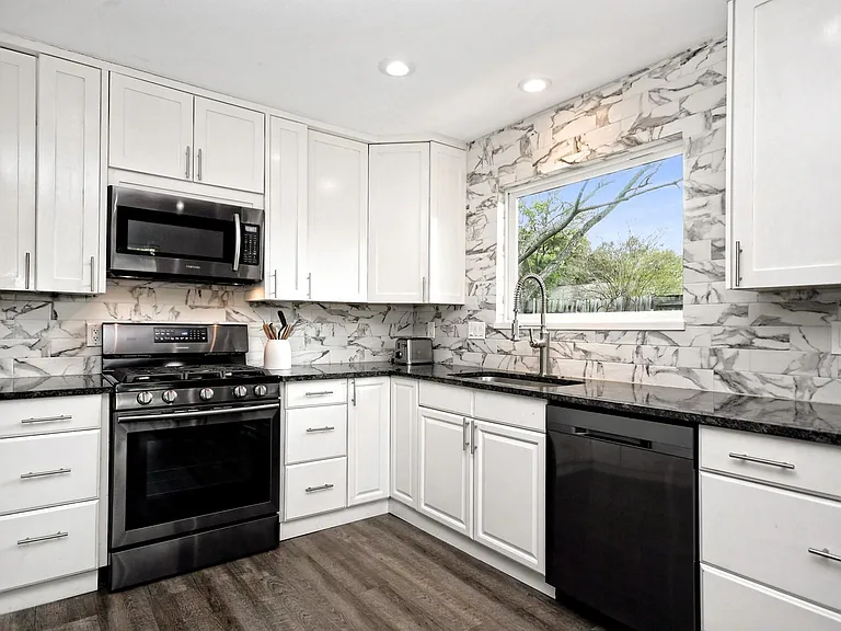 4008 Eton Ln — Photo 8