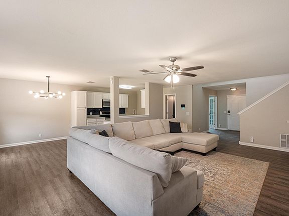4th image of 3003 Meadow Ln