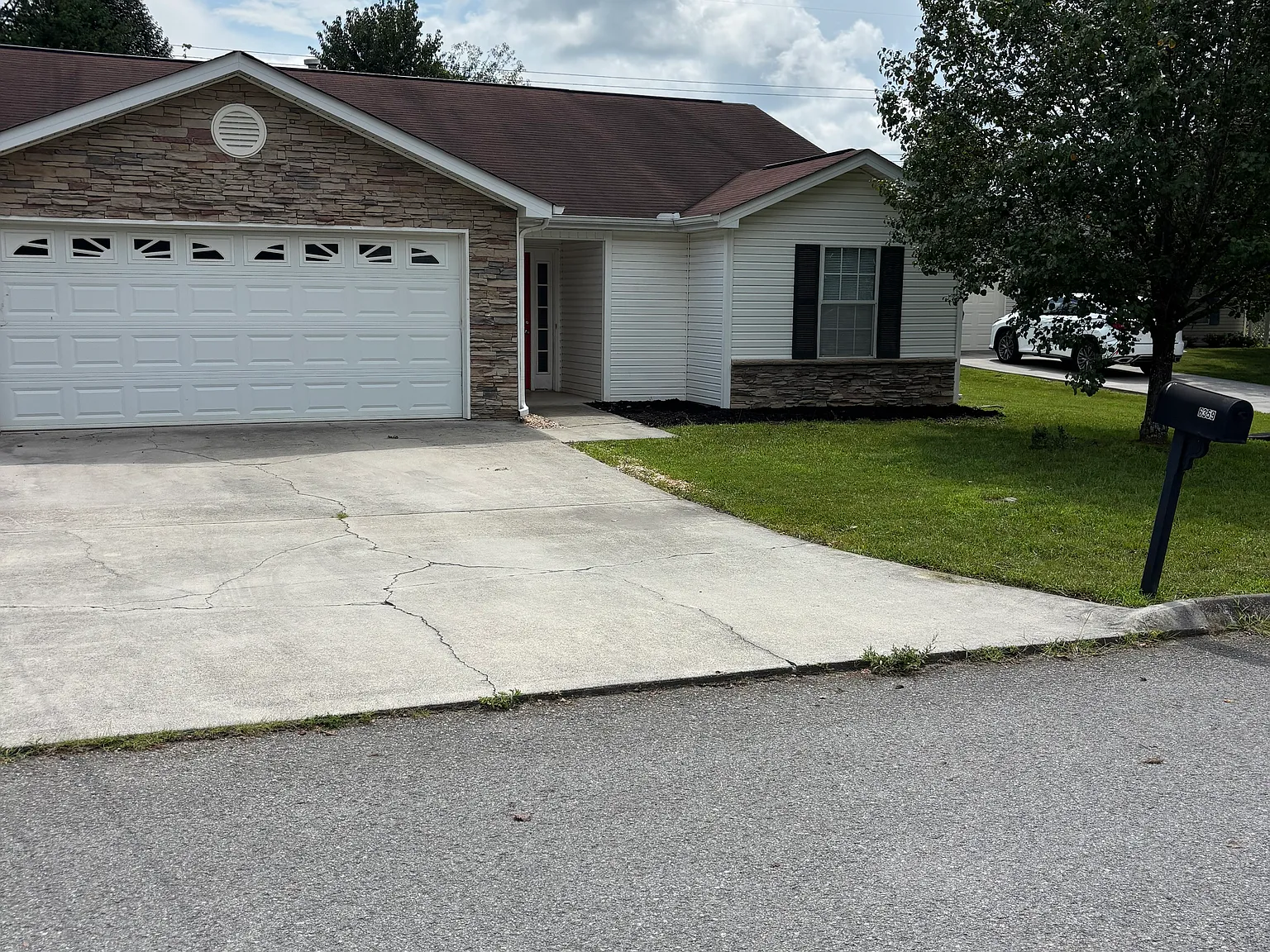 6359 Gary Moore Ln — Photo 2