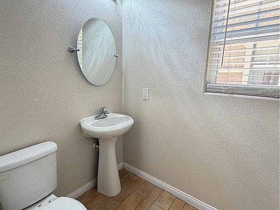 4th image of 133 Desert Pond Ave