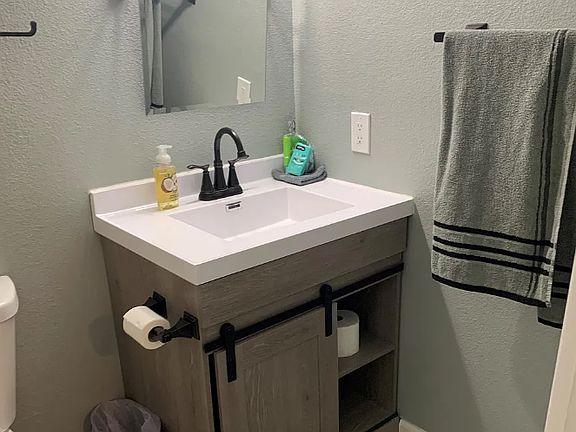 5th image of 112 Clover Ct APT C