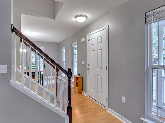 4th image of 15 Sherwood Dr