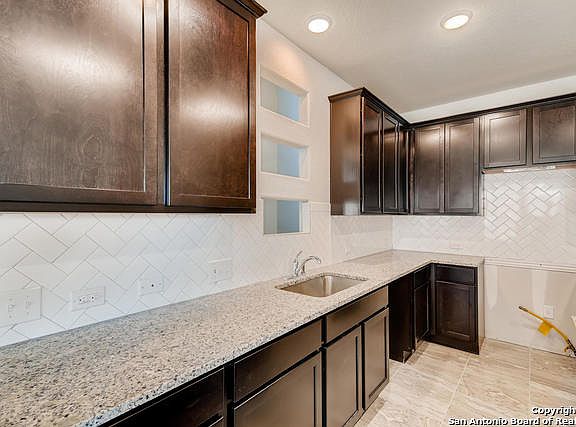 4th image of 7935 Deepwell Dr