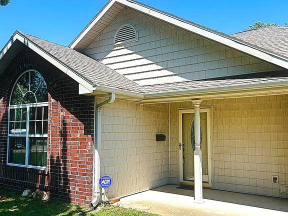 3rd image of 2729 Iron Gates Rd