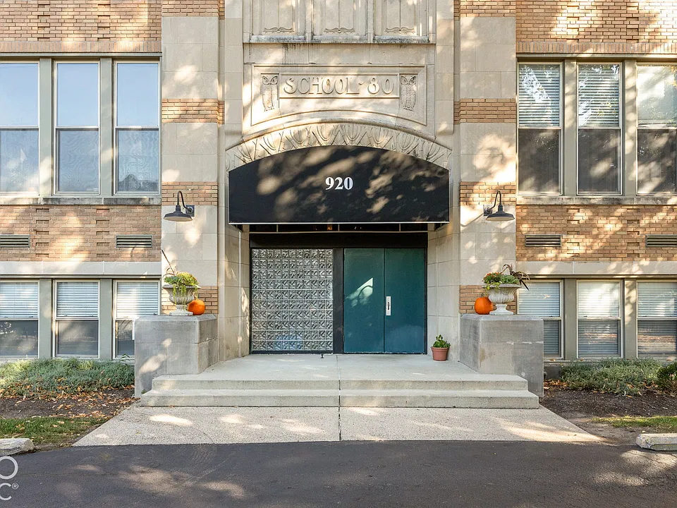 920 E 62nd St #M-16