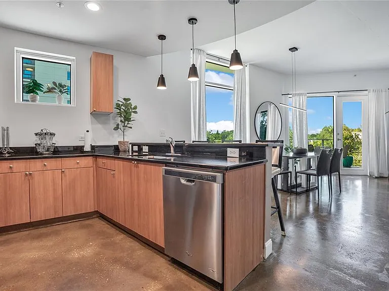 525 E Jackson St #301 — Photo 33
