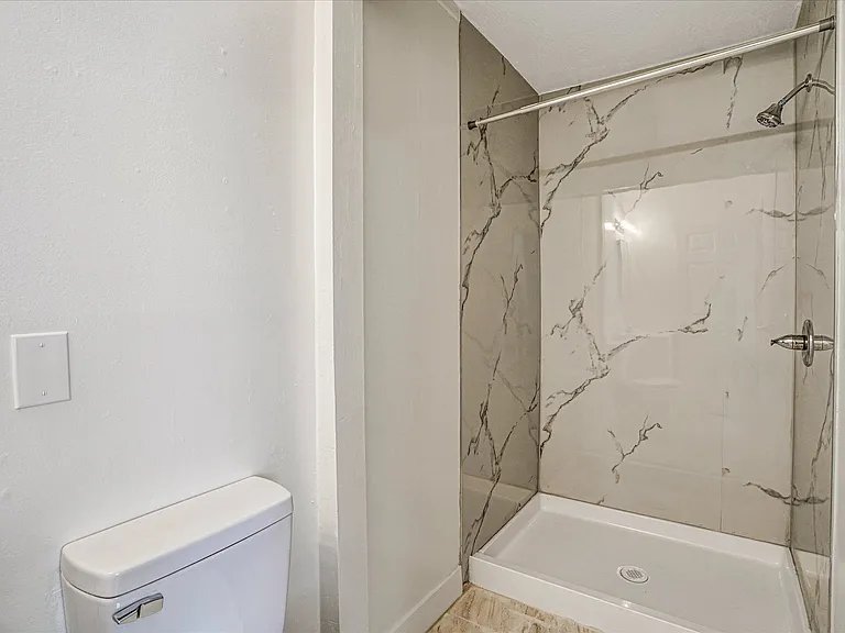 451 Wilshire Ave — Photo 7