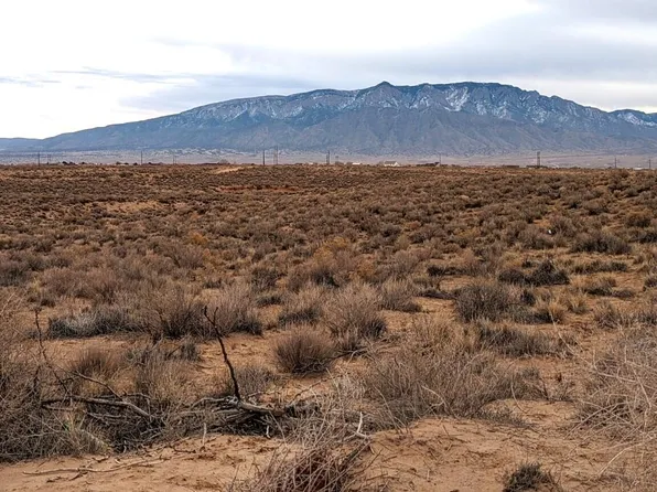 2611 Pendragon St, Rio Rancho, NM 87144