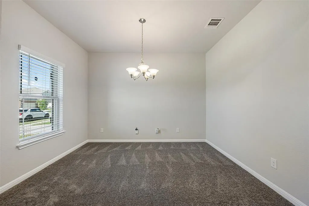 4 bed, 2.5 bath, 2408 sqft, $2,250 — Photo 3