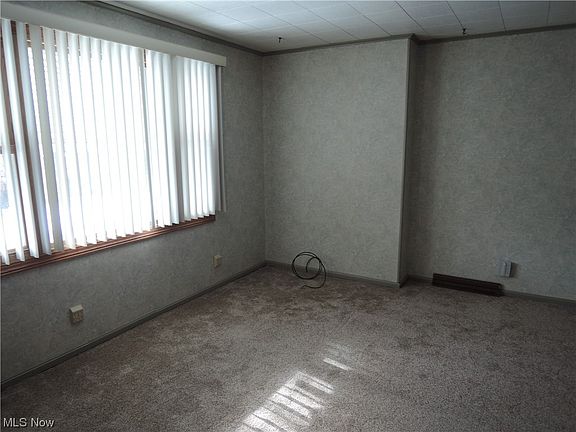 4th image of 1936 Russell Ave