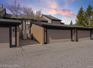 5226 Brett Ct, West Bloomfield, MI 48322