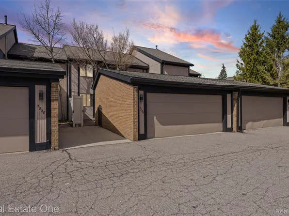 5226 Brett Ct, West Bloomfield, MI 48322