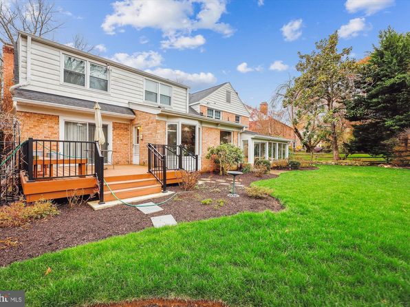 8905 Copenhaver Dr, Potomac, MD 20854