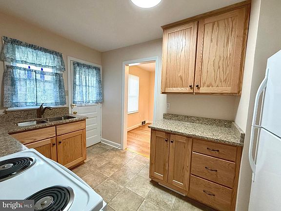 5th image of 324 Pangborn Blvd