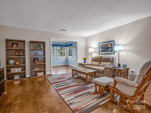 2nd image of 305 Dellford Ct