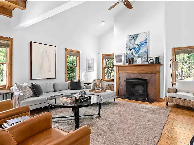 110 Harbor Blvd — Photo 4