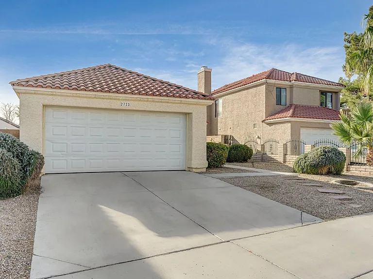 2723 Lovington Dr — Photo 2