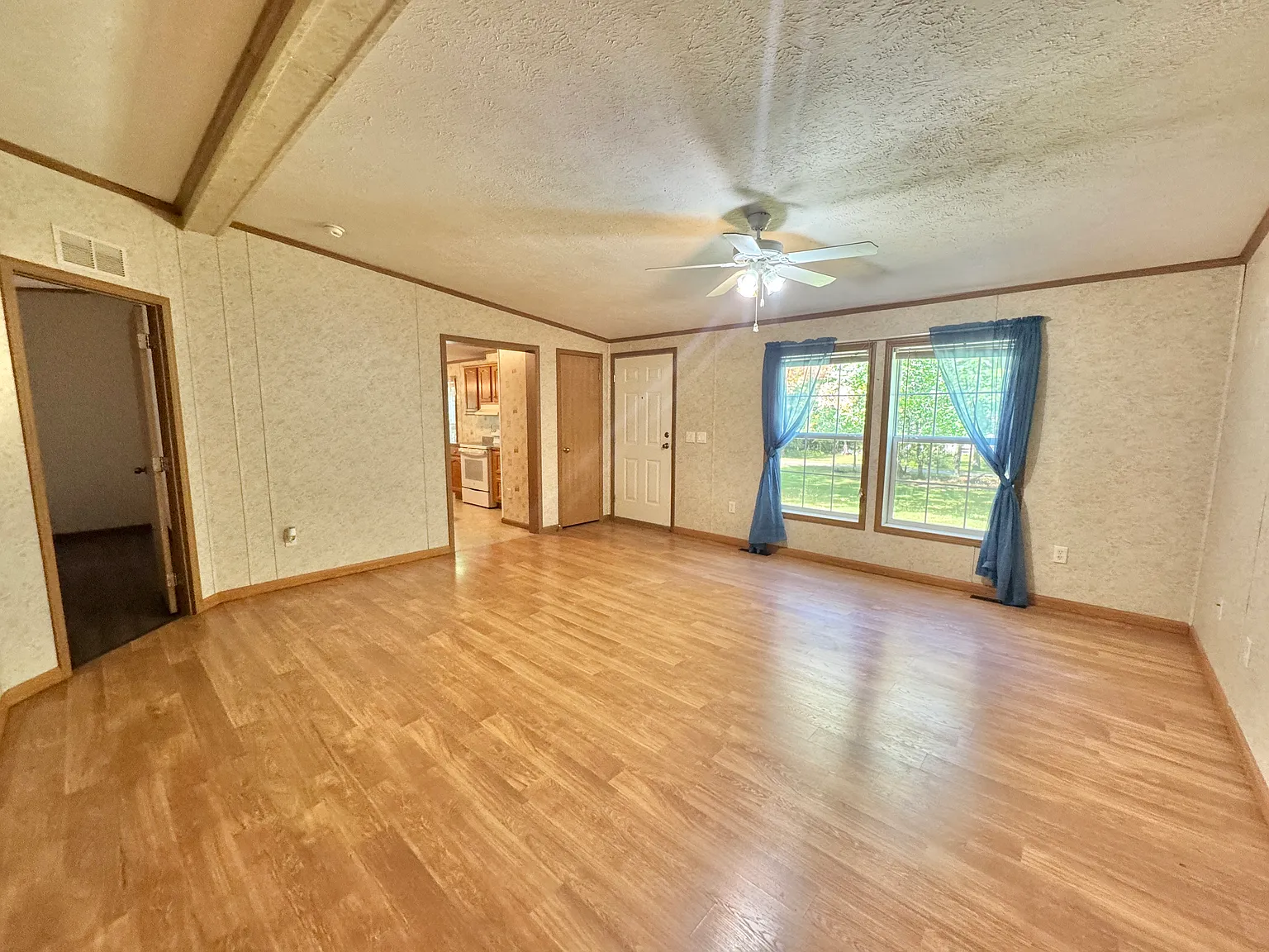 3 bed, 1200 sqft, $1,700 — Photo 3