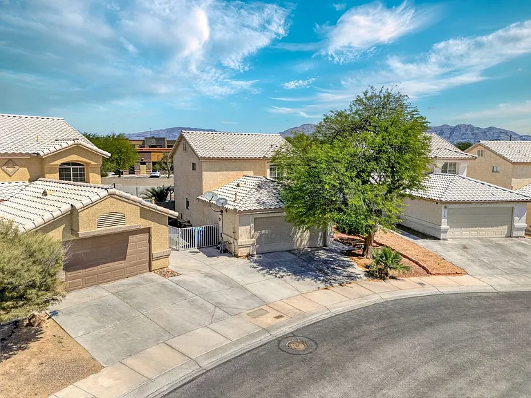 7520 Bowles Dr — Photo 26