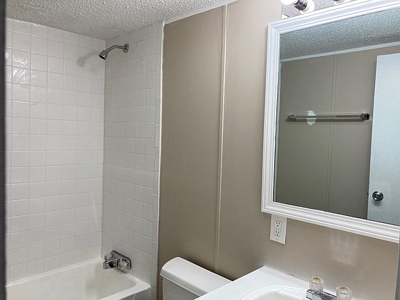 5th image of 301 N Amy Dr