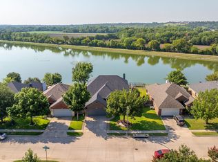 9040 River Falls Dr, Fort Worth, TX 76118