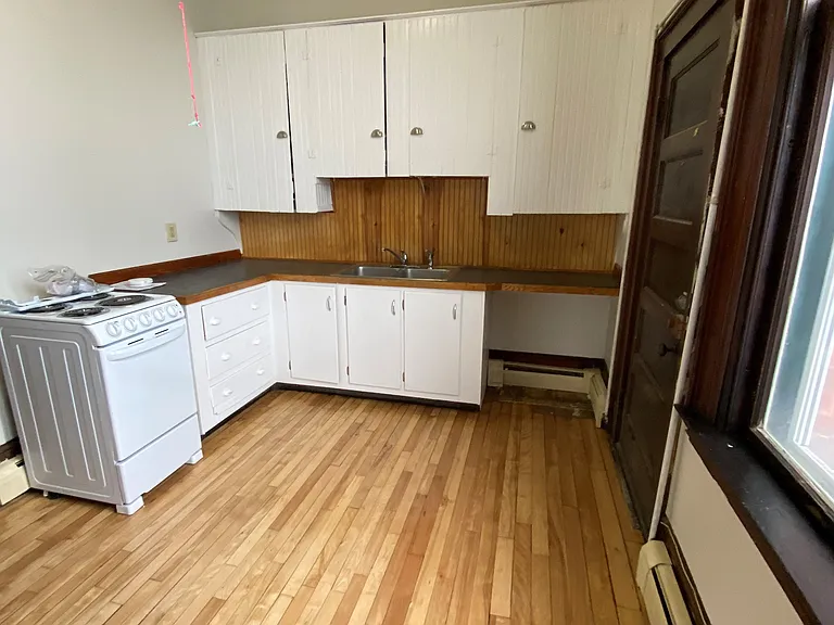 366 Main St — Photo 2