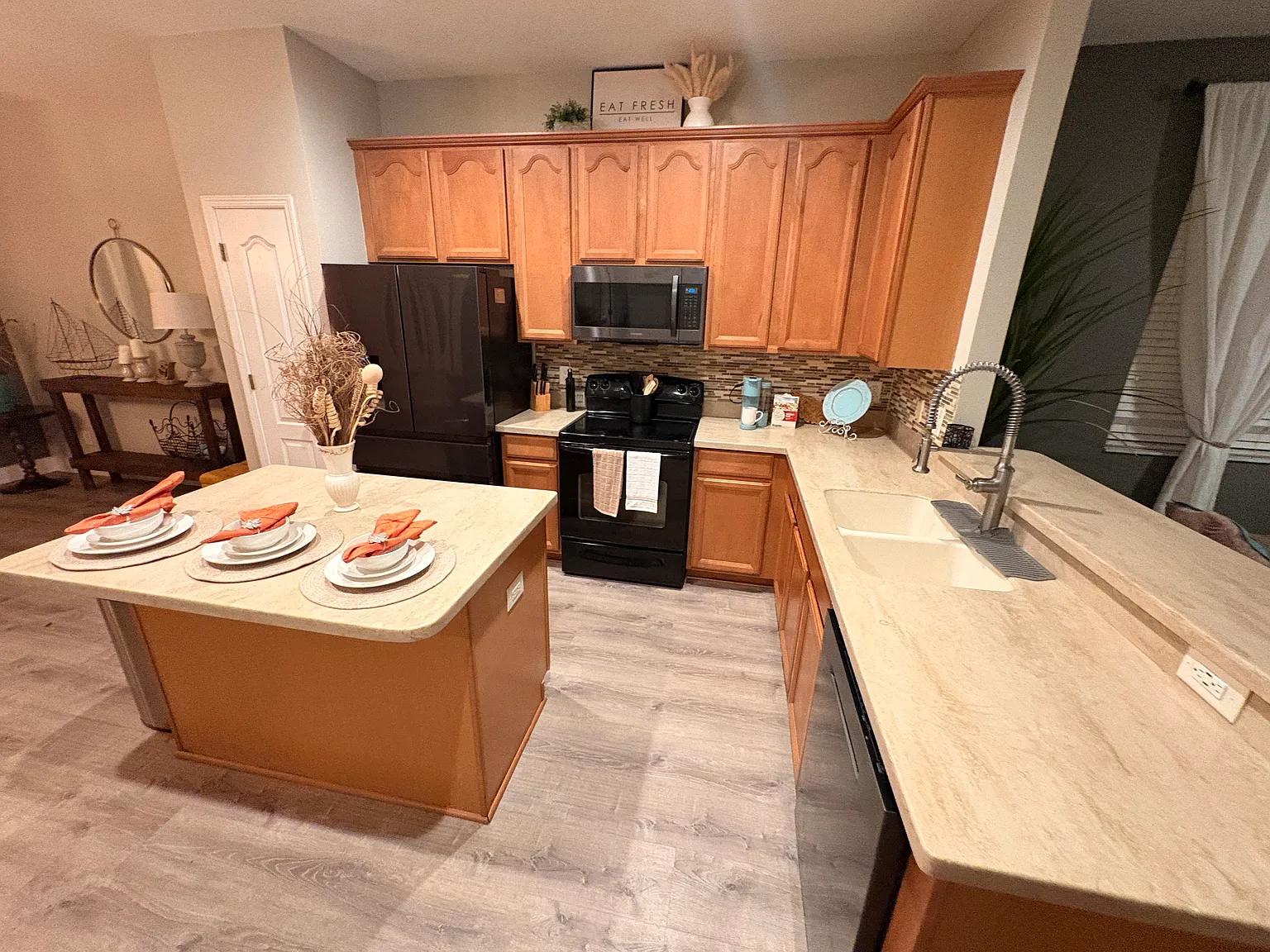 3 bed, 1441 sqft, $2,150 — Photo 2