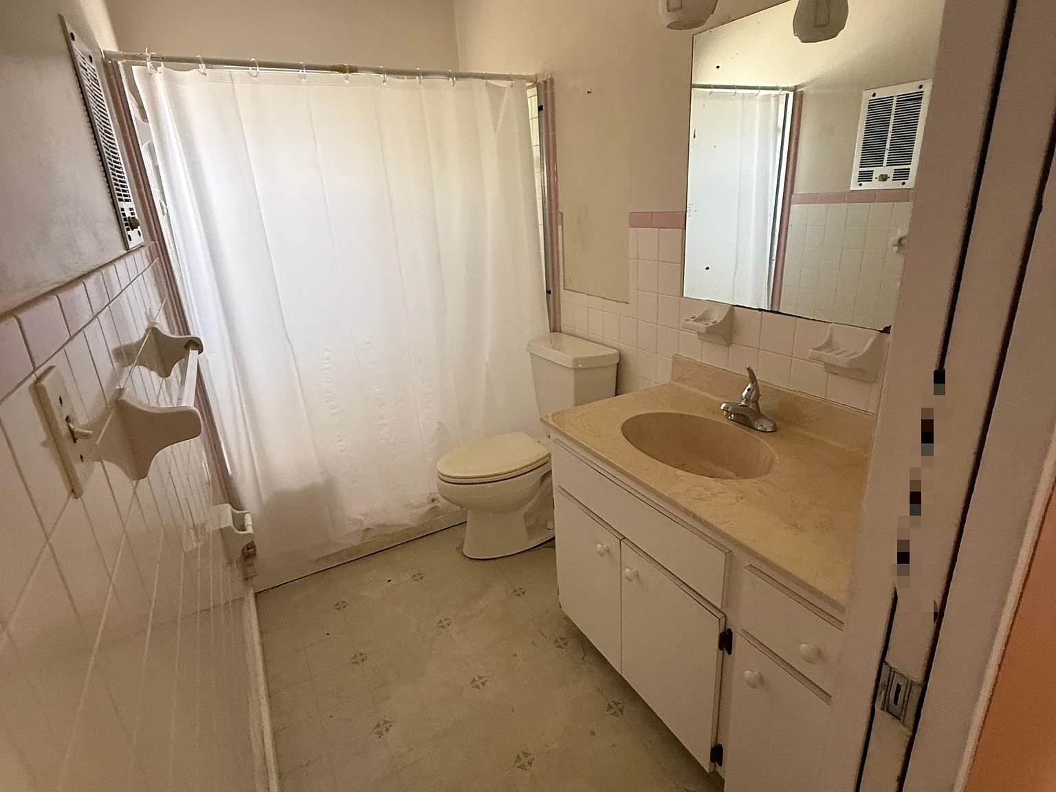 2 bed, 10000 sqft, $1,600 — Photo 3
