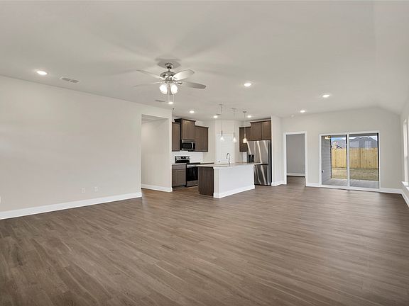 4th image of 312 Colby Dr