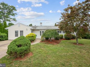 130 Stonybrook Dr, Levittown, PA 19055