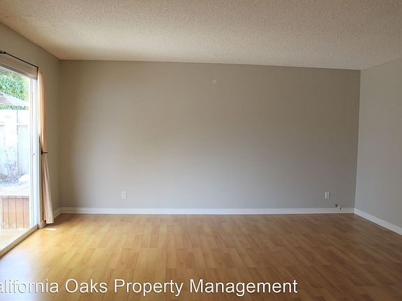 4th image of 2595 Bayshore Ave