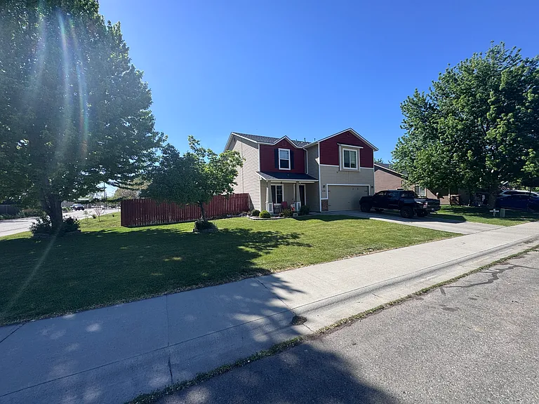 1131 SW Independence — Photo 3